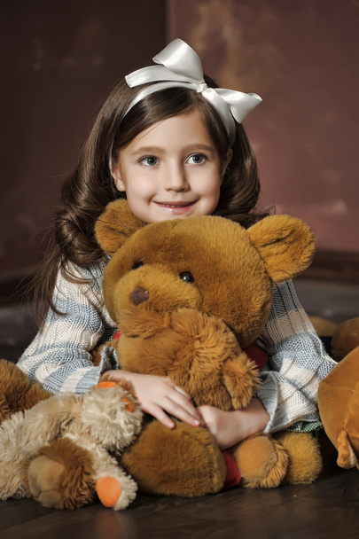 Girl with a bear-cub - Foto, afbeelding