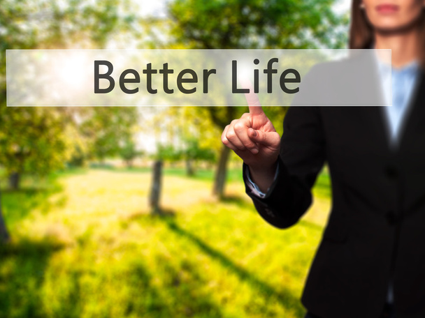 Краще життя - натискання кнопки руки бізнес-леді на сенсорному екрані
 - Фото, зображення