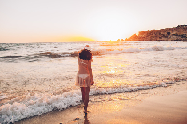 woman walks along beautiful seashore - Fotografie, Obrázek