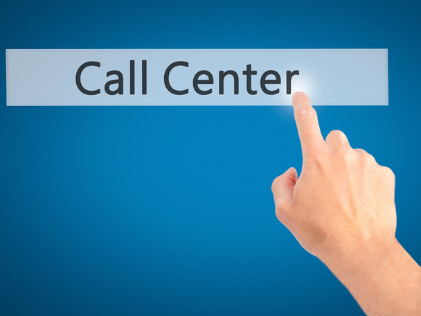 Call Center - Appuyer à la main sur un bouton sur un fond flou conce
 - Photo, image