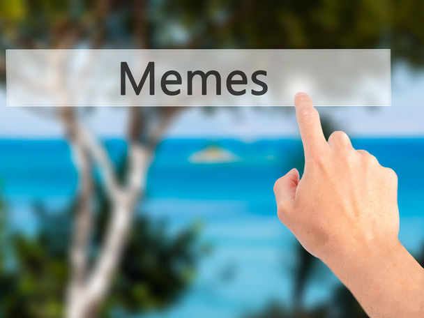 memes - Handdrücken auf einen Knopf bei verschwommenem Hintergrundkonzept  - Foto, Bild