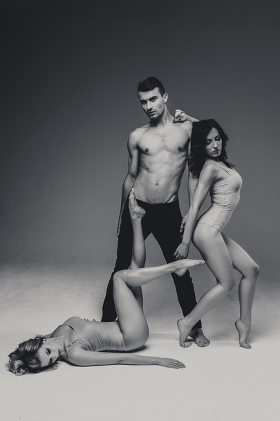 Acrobats man and two women  - Foto, afbeelding