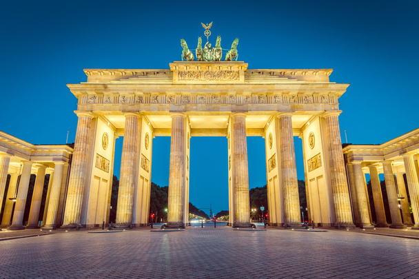 Brandenburgin portti hämärässä, Berliini, Saksa
 - Valokuva, kuva