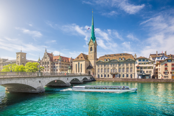 Historiallinen kaupunki Zürich joen Lurit, Sveitsi
 - Valokuva, kuva