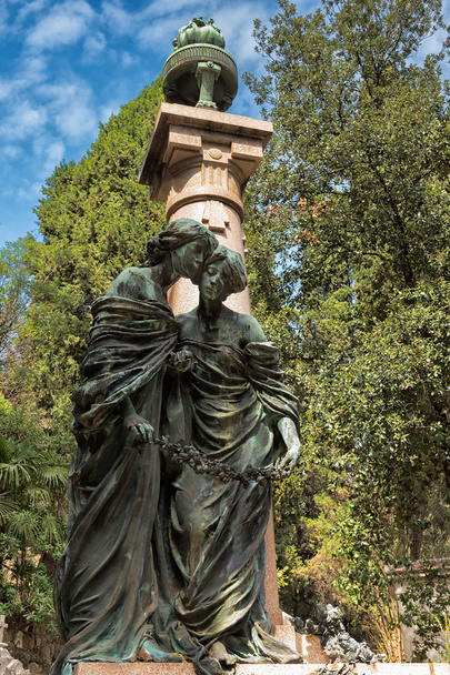 Estatuas de mármol en el cementerio
 - Foto, imagen