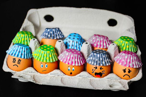 Eier in Papierkörben für Süßigkeiten - Foto, Bild