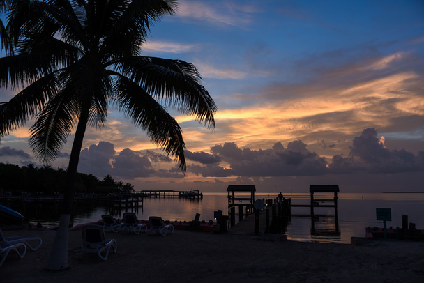 Pôr do sol na localização tropical de Florida Keys
 - Foto, Imagem