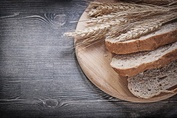 Sliced bread and wheat rye ears - 写真・画像