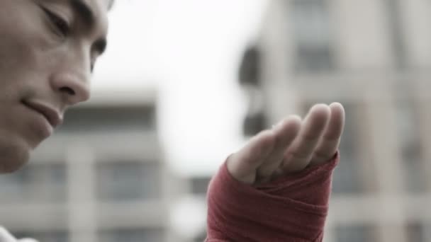 lutador gravando suas mãos para treinamento
 - Filmagem, Vídeo