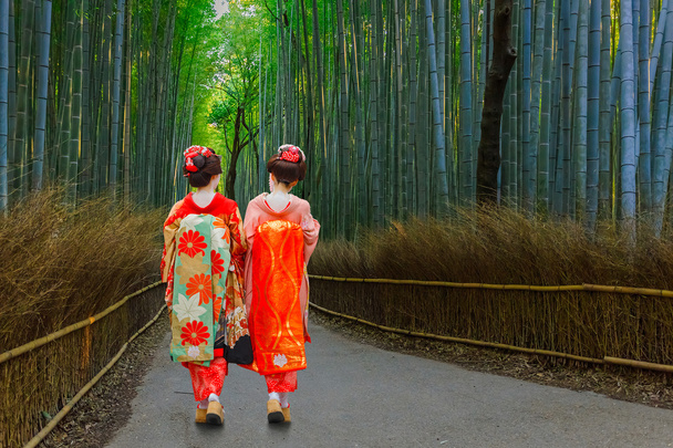 Japanese Geisha at Chikurin-no-Michi (Bamboo Grove) in Arashiyama in Kyoto, Japan - Photo, Image
