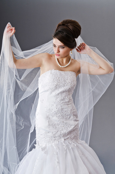Mariée en robe de mariée en studio de tournage
 - Photo, image