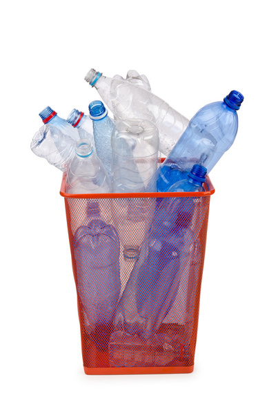 Пластиковые бутылки в концепции переработки
 - Фото, изображение