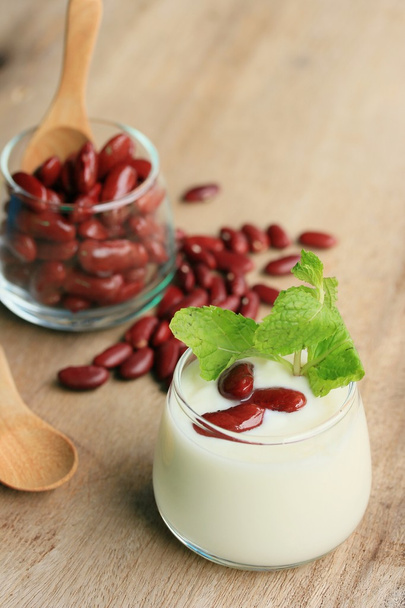 yogurt with red bean - Zdjęcie, obraz