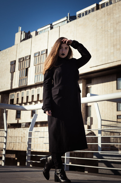 Pretty teenage girl in black coat - Foto, Bild