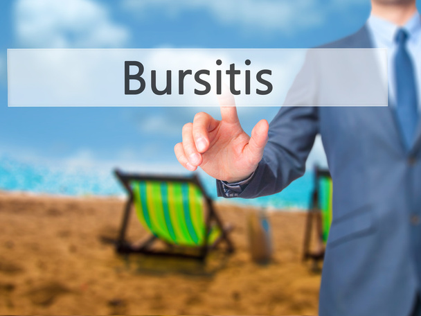 Bursitis-zakenman handdruk knop op aanraakscherm inte - Foto, afbeelding