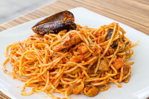 тарілка спагеті з морепродуктами
 - Фото, зображення