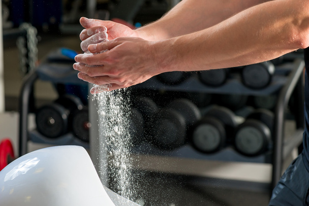 talc in male hands in gym close up - Foto, Imagen