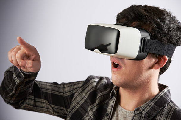Young Man Wearing Virtual Reality Headset - Foto, Imagem