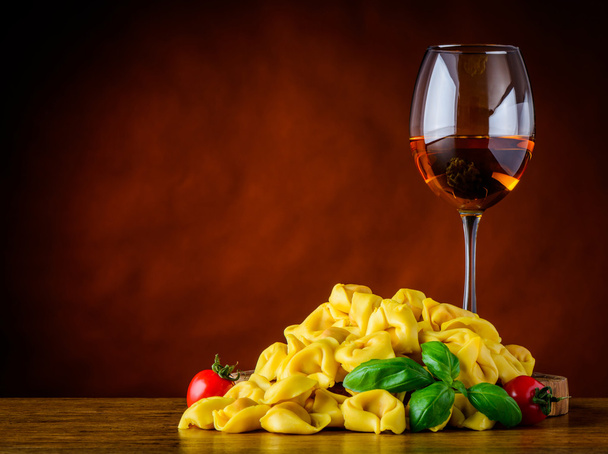 Rose Wine and Tortellini with Copy Space - Valokuva, kuva