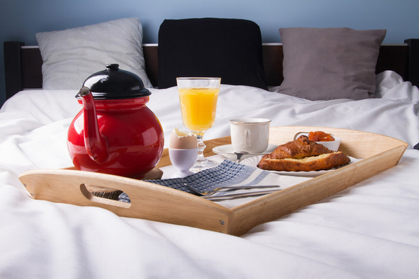 romantikus reggeli az ágyban. - Fotó, kép