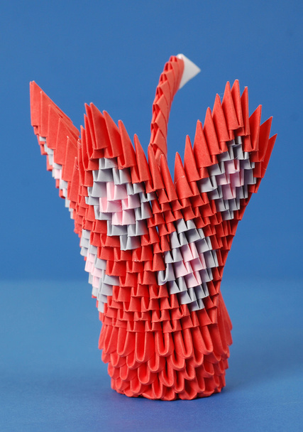 ptak łabędź origami na niebieski - Zdjęcie, obraz