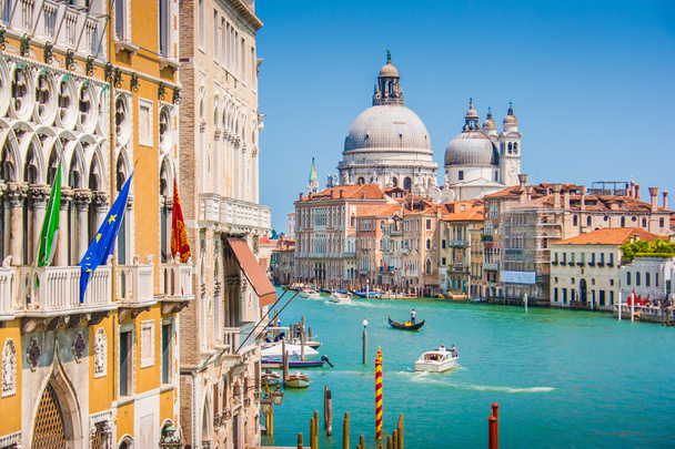 Canal Grande con Basílica de Santa Maria della Salute, Venecia, Italia
 - Foto, imagen