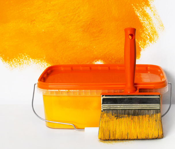 Paint can and paint brush - Fotografie, Obrázek