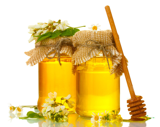 Sweet honey in jars and acacia flowers isolated on white - Foto, Imagem