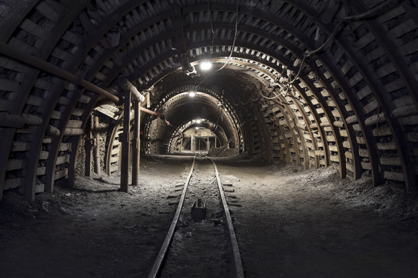 Tunnel sotterraneo nella miniera di carbone
 - Foto, immagini