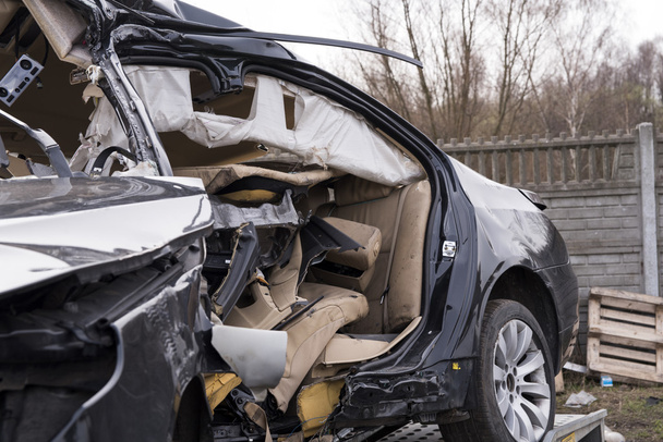 carro destruído em um acidente
 - Foto, Imagem