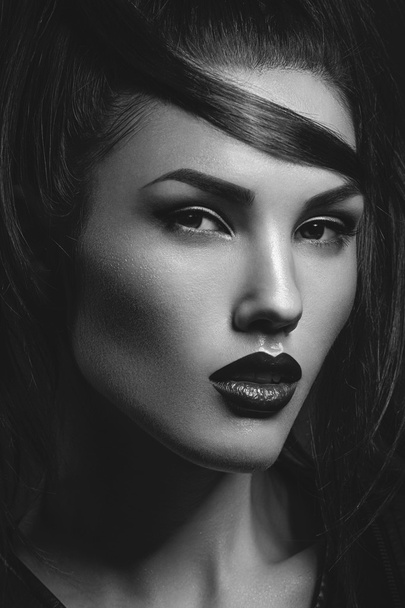 Girl with dark lips - Zdjęcie, obraz