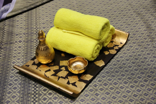 σπα και wellness ρύθμιση με φυσικό σαπούνι, κεριά και πετσέτα - Φωτογραφία, εικόνα
