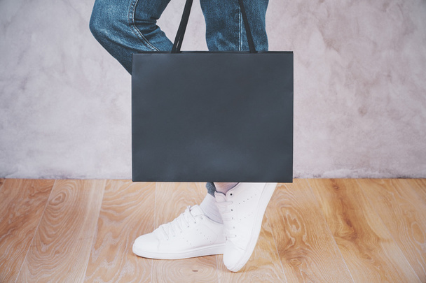 Female feet shopping bag side - Foto, imagen