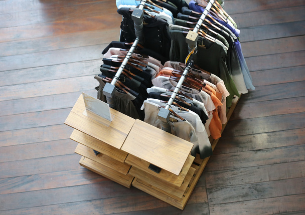 Рубашка в магазине, вид сверху
 - Фото, изображение