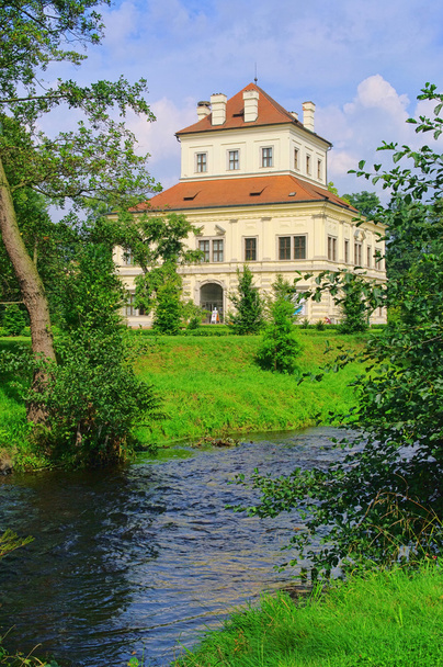 Ostrov fehér palota 03 - Fotó, kép