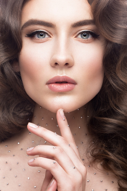Portrait of beautiful girl with a gentle makeup, curls and crystals on the body. beauty face. - Foto, afbeelding