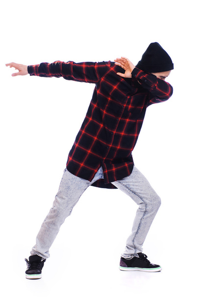 Hip Hop tarzı Dansçı beyaz arka planda tek başına dans ediyor - Fotoğraf, Görsel