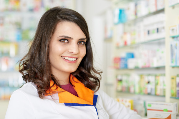 Closeup of a woman pharmacist - Foto, imagen