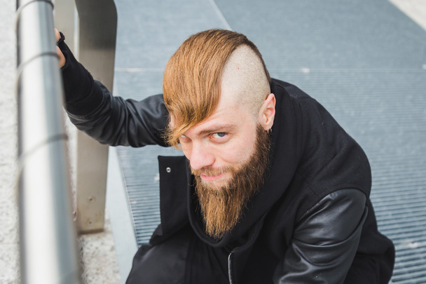 Stylish bearded man posing in the street - Foto, Imagem