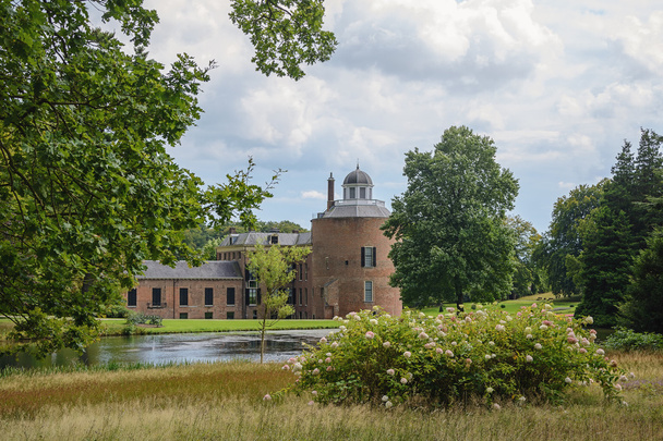 城 Rozendaal、オランダ、ヘルダーラント州. - 写真・画像