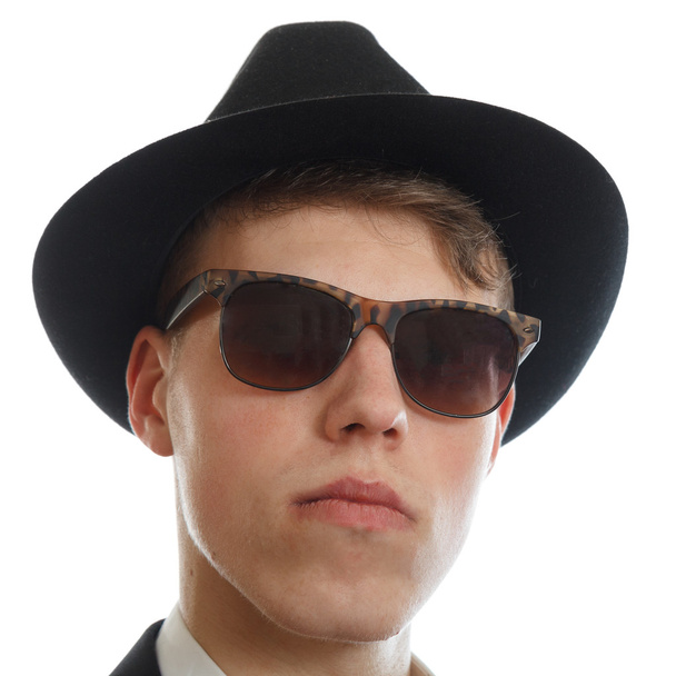 hombres jóvenes con sombrero
 - Foto, Imagen