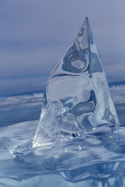 Красивый прозрачный блок льда
. - Фото, изображение