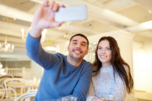 couple taking smartphone selfie at cafe restaurant - Zdjęcie, obraz
