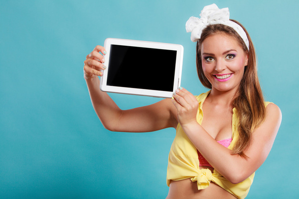 girl holding tablet compute - Photo, Image