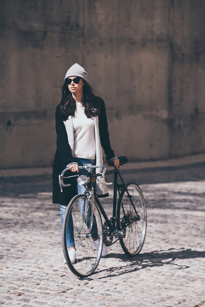 Beautiful woman with bicycle  - Foto, imagen