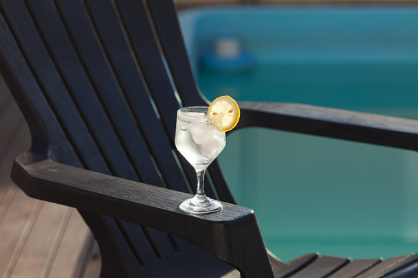 Swimming pool, lounge, a wine glass with ice, lemon and strawber - Φωτογραφία, εικόνα