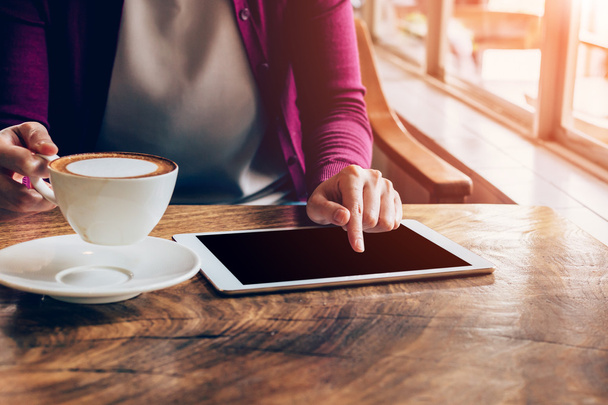 woman using tablet computer in coffee shop with vintage tone. - Φωτογραφία, εικόνα