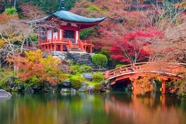 Templo de outono no Japão
 - Foto, Imagem