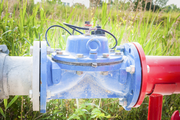 Válvula de fechamento para tubos de irrigação
 - Foto, Imagem