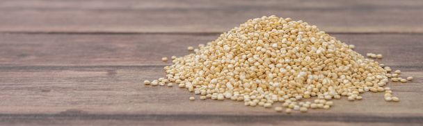 Grana di quinoa bianca
 - Foto, immagini